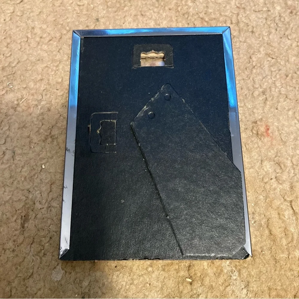 Simple Silver Photo Frame - Sleek Rectangle - Picture 2 of 2